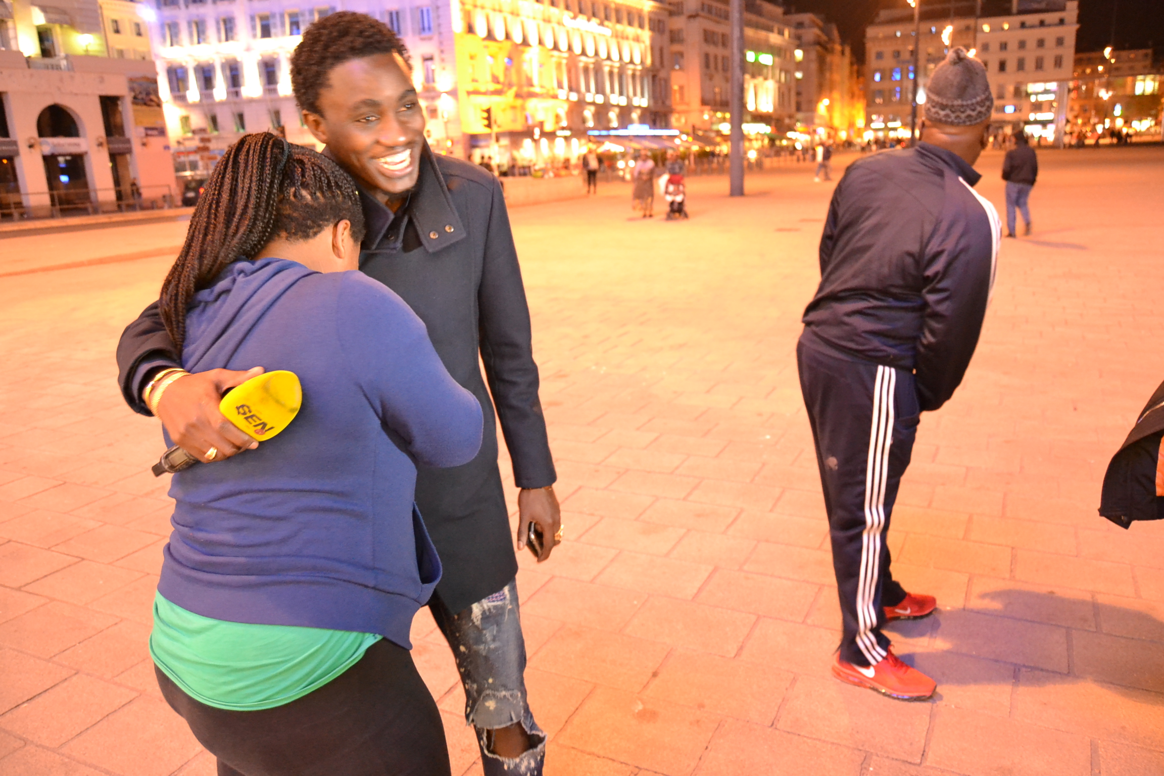 Sur la route de Bercy : Wally Ballago Seck et Soleil Levant au vieux port de Marseille