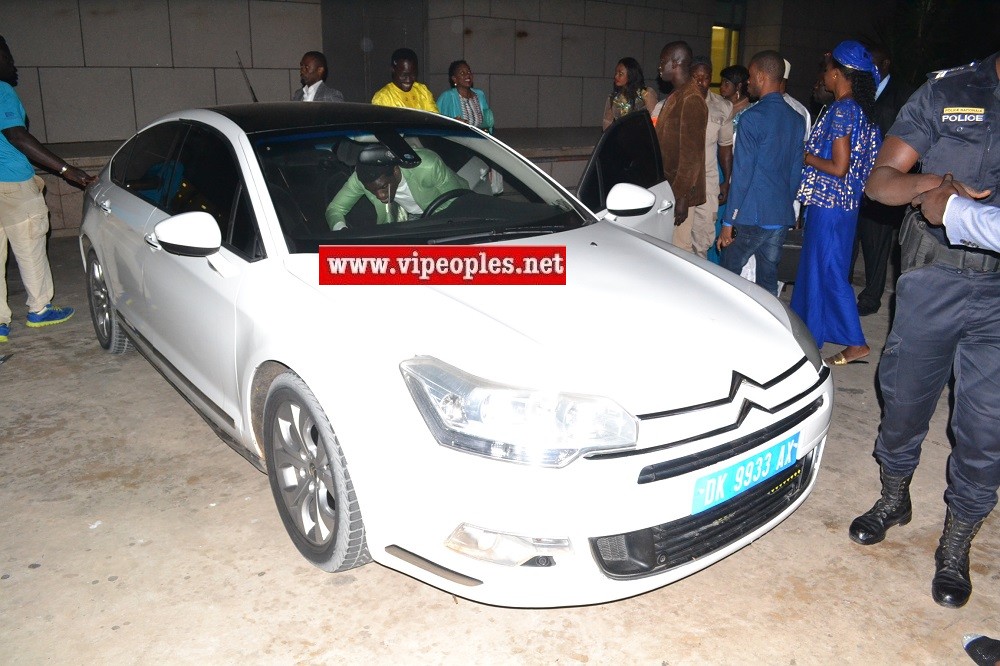 Parrain de la soirée de ses 25 ans de carriéres, Waly Seck offre une Citroen C5 de luxe à Papis Konaté; Regardez