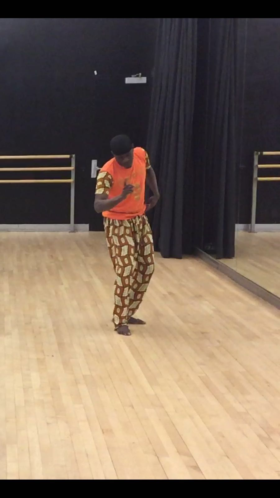 "Gouddi Maalaw" à New York le 09 Juillet 2016 avec Pape Diouf:Le danseur classique Babacar Mbaye et son groupe dans les répétitions du son "Maalaw"à l'américain.