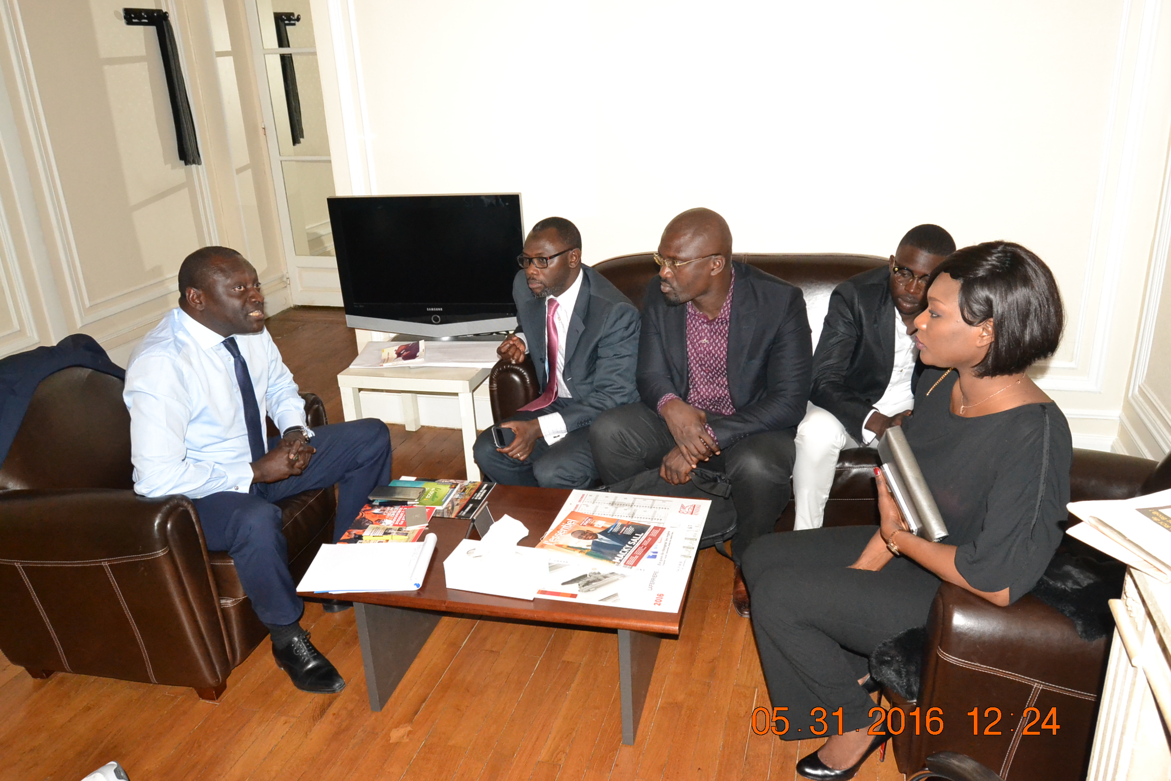 Audience: SEM Bassirou Séne Ambassadeur du Sénégal à Paris reçoit les organisateurs du Bercy de Waly Seck,Sen Art Vision & Vouzenou.