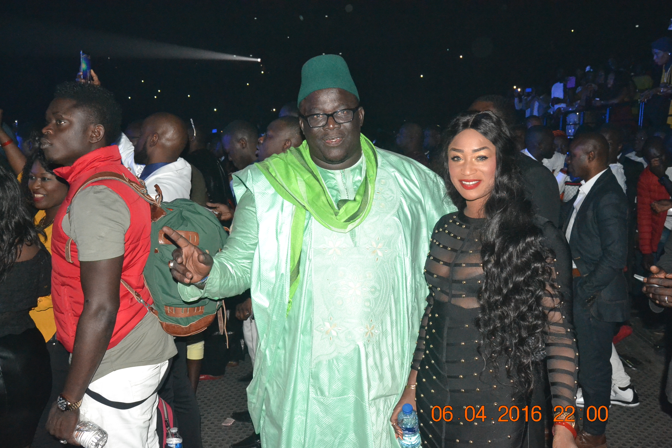 Video: Waly Seck réussi son paris à Bercy avec Sen Art Vision et Vouzenou, le palais omnisports de Bercy atteint les 9600 places à 22h 46. regardez