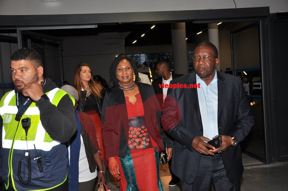 SEM Bassirou Sene ambassadeur du Sénégal à Paris arrive au concert de Waly Seck à Bercy.