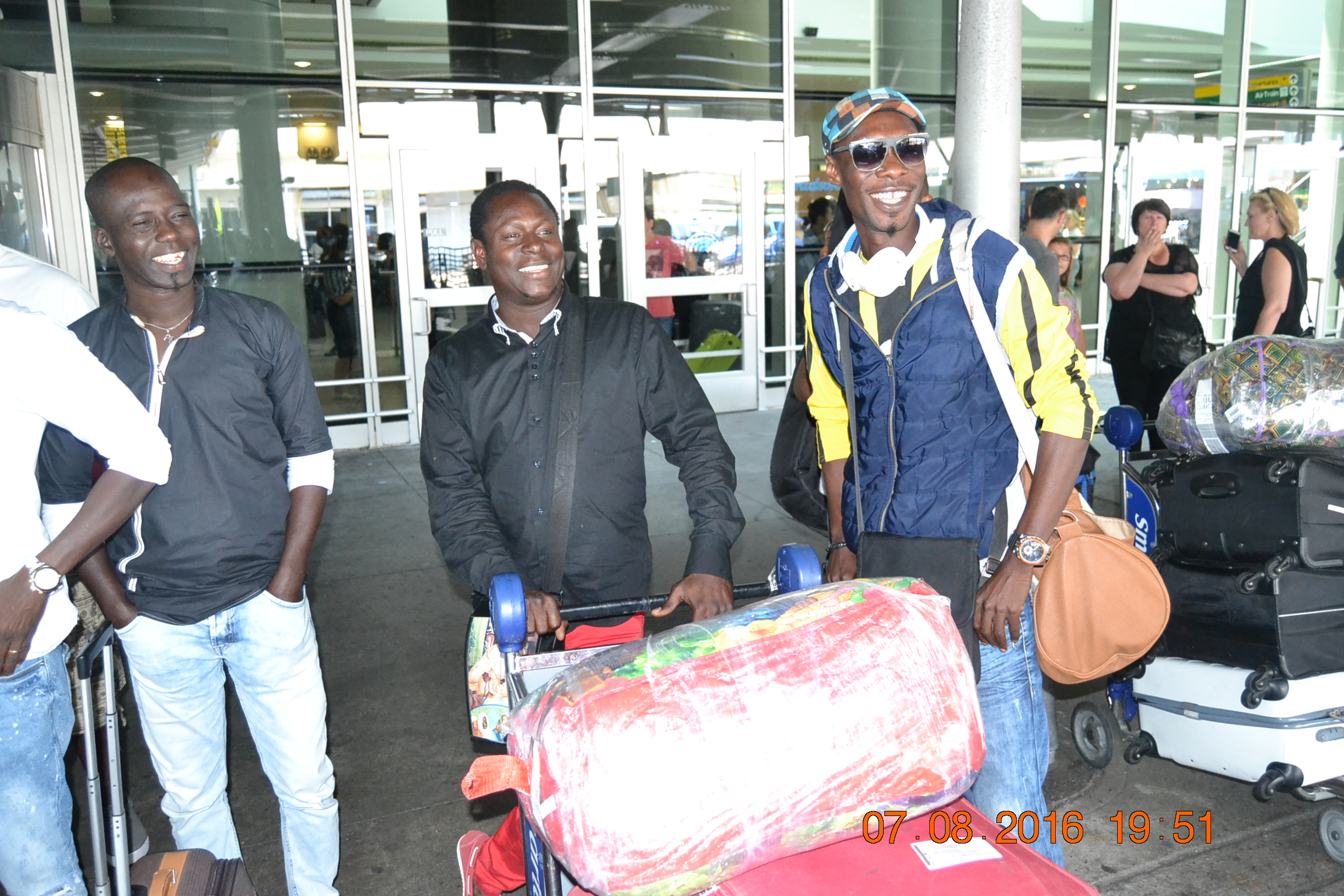 Les images de l'arrivé de Pape Diouf, la génération consciente et Bay Babu à l'aéroport JFK de New York.