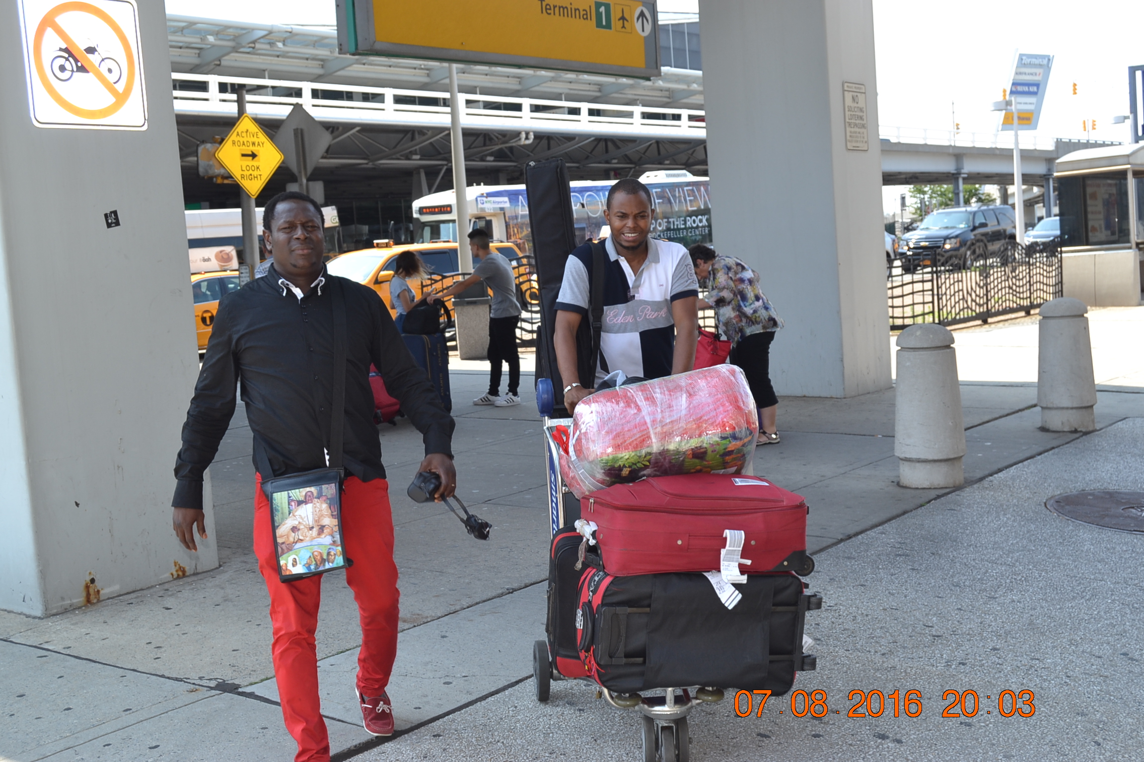 Les images de l'arrivé de Pape Diouf, la génération consciente et Bay Babu à l'aéroport JFK de New York.