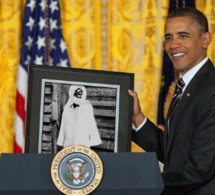 Que peut bien faire le président américain Barack Obama devant un portrait de Serigne Touba?