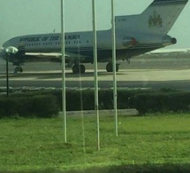 (03 Photos) le président Jammeh a alimenté et garé son avion dans le milieu d’un tarmac et a chargé son pilote sud-africain à être en attente…