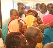 Vidéo- La fille de feu Ndongo Lo présentée à Serigne Abdou Karim Mbacké .Regardez