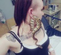 Etats-Unis : Pour un ‘’selfie’’ avec un serpent coincé dans l'oreille, elle termine aux urgences