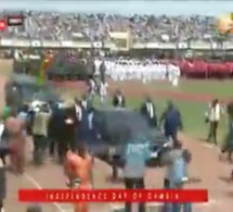 Vidéo: Le Président Macky Sall accueilli en héros au stade de la Gambie.. Regardez!!