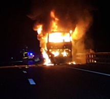 Un minicar prend feu à l’entrée de Saint-Louis : plus d'une dizaine de morts, des corps calcinés.