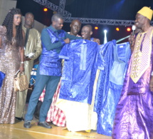 L' ADMATS (L'ASSOCIATION DES MAITRES TAILLEURS DU SENEGAL) DECORENT PAPE DIOUF AU GRAND THEATRE.