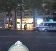 Une vidéo de la fusillade sur les Champs Elysées dévoilée: "Et là, il a sorti une kalachnikov..."