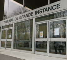 France: Un sénégalais se met nu devant son avocate et montre ses…