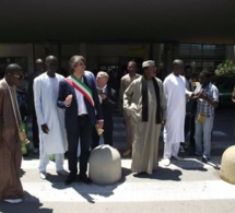 Italie: Serigne Mame Mor Mbacké accueilli à l’aéroport de Cagliari par M. Tomaso Antonio Locci, maire de Monserrato