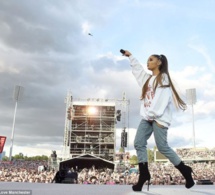 Ariana Grande donne un concert géant à Manchester deux semaines après l’attentat