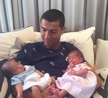 Arrêt sur image: Cristiano Ronaldo s’affiche enfin avec ses jumeaux