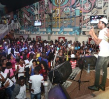 En images, Wally Seck chauffe ses fans au Penc Mi.