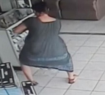 VIDEO: Cette femme s'écarte les jambes dans un magasin,puis ce que la caméra capte, est inimaginable !