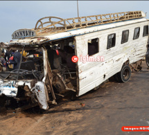 POUT : Un bus dérape et finit sa course folle sur un arbre / 2 morts et 45 blessés au…