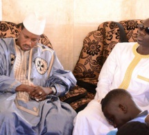 Le petit fils de Serigne Fallou,Serigne Galas Mbacké fils de Serigne Abdoukarim Borom Makali ak Makhla chez Pape Diouf pour présenter ses condoléances;