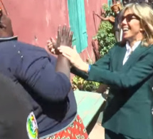 Vidéo: Les pas de danse de Brigitte Macron à l’Île de Gorée. Regardez