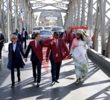 (Photos) Saint-Louis: Les couples présidentiels Macron et Sall traversent main dans la main, le pont de la vieille ville, à pieds