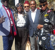 Le journaliste Johnson Mbengue pose avec Adama Paris, Claudy Siar et Selly Raby Kane...