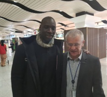 Regardez comment Omar Sy est accueilli à l’aéroport !… Tout ce que vous n’avez pas vu en Images