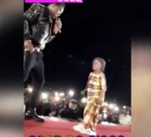 Le fils de Eumeudy Badiane explose le concert de Wally … Regardez