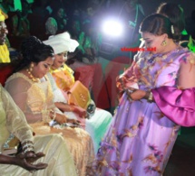 Fatima et Fatou Thiam, les deux dames de coeur del'artiste Mame Goor au premier rang à Sorano pour assister leur mari.