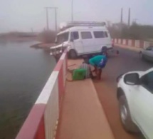 Kaolack : Spectaculaire ! Un car s’incruste dans le pont Serigne Bassirou Mbacké.