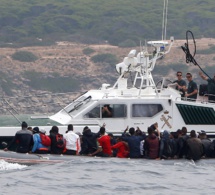 En Espagne, des migrants débarquent sur une plage à la surprise des baigneurs