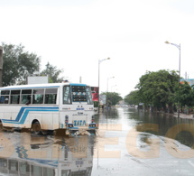 Pluie à Dakar, la capitale perd ses routes …en images