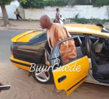 Le ministre Youssou Touré à bord d'un Taxi