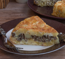 Frites omelette farcie à la viande hachée