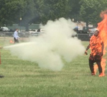 Vidéo- Etats-Unis : Un homme s’immole par le feu tout près de la Maison Blanche