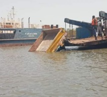 Bac de Farafenni :un Camion dérape et termine sa course dans l’eau