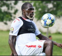 Joash Onyango (Barbe Blanche) , 27 ans et défenseur de l'équipe du KENYA