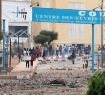 Tension à l’Ucad: les étudiants orientés dans le privé bloquent l’avenue Cheikh Anta Diop pendant 2 heures