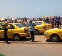 AIB : Les chauffeurs de taxi envahissent le Ministère des Transports aériens et menacent de...