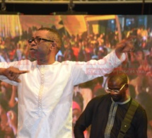 VIDÉO: Youssou Ndour revient en force à la place du souvenir pour donner un ndewleune à son public.