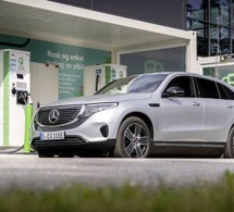 Mercedes condamné à payer 870 millions d'amende pour des moteurs truqués