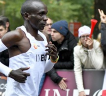 Le Kényan Eliud Kipchoge devient le premier homme à faire un marathon en moins de 2 heures