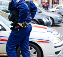 Un homme abattu par la police après avoir poignardé des passants près de Paris: un mort et deux blessés en “urgence absolue”