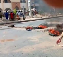 Du jamais vu à Touba / Des pneus brûlés… Les manifestants menacent de brûler un poste de police.