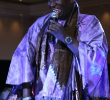 Mo Gates honore Salam Diallo a Las Vegas fashion Sénégal avec un award