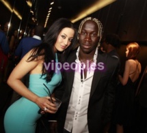 Bacary Sagna et une belle femme