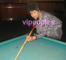 Aida Patra joue au Billard