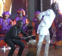 Soirée cauris d'or le Baye Fall senegalaise Carlou D assure son show spectaculaire.