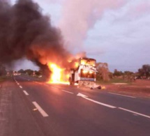 Kaolack : Un bus part en fumée à l’entrée de Ngathie Naoudé.